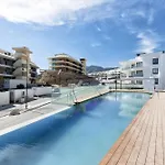 Vivi Homes - Apollo Luxury, Pool, Gym &