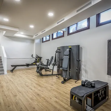 Vivi Homes - Apollo Luxury, Pool, Gym & Apartment