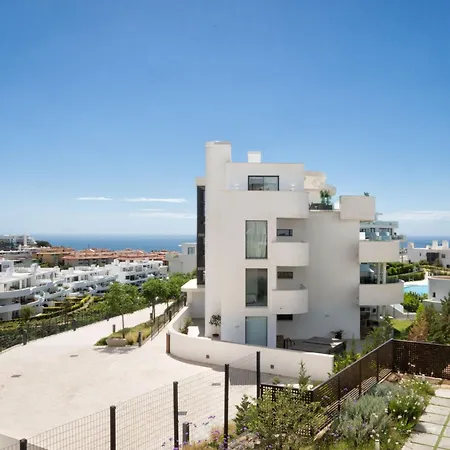 Vivi Homes - Apollo Luxury, Pool, Gym & * Fuengirola