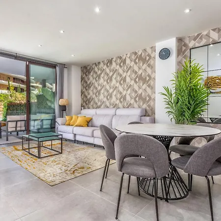 Vivi Homes - Apollo Luxury, Pool, Gym & *