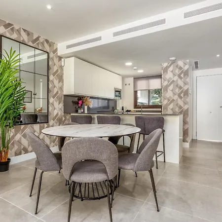 Apartment Vivi Homes - Apollo Luxury, Pool, Gym & Fuengirola