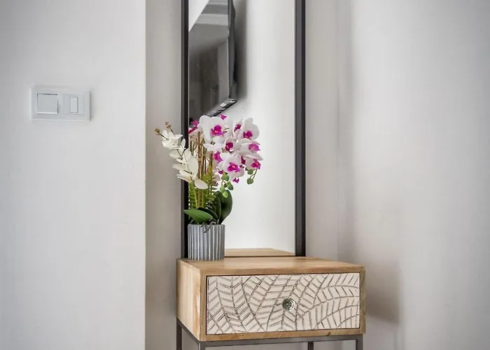 Vivi Homes - Apollo Luxury, Pool, Gym & Apartamento