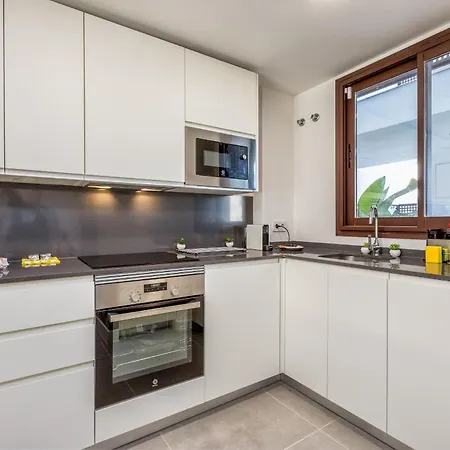 Vivi Homes - Apollo Luxury, Pool, Gym & Appartement Fuengirola