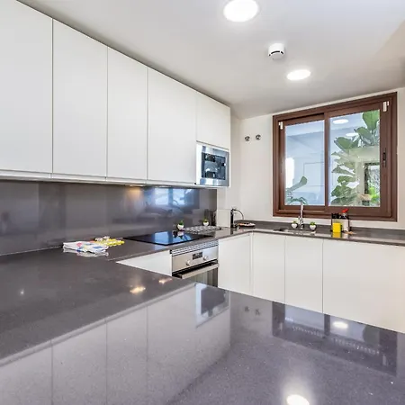 Vivi Homes - Apollo Luxury, Pool, Gym &