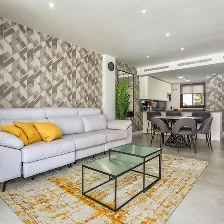 Vivi Homes - Apollo Luxury, Pool, Gym &