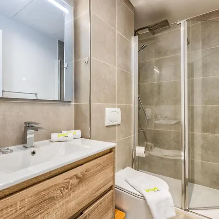 Vivi Homes - Apollo Luxury, Pool, Gym &