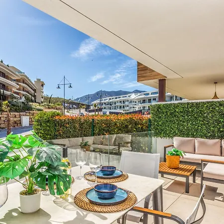 Vivi Homes - Apollo Luxury, Pool, Gym & *