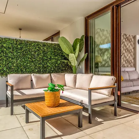 Vivi Homes - Apollo Luxury, Pool, Gym & Lejlighed *
