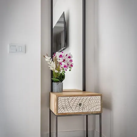 Vivi Homes - Apollo Luxury, Pool, Gym & Appartement