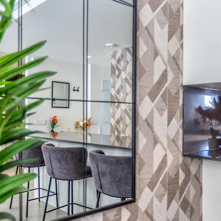 Vivi Homes - Apollo Luxury, Pool, Gym & Fuengirola