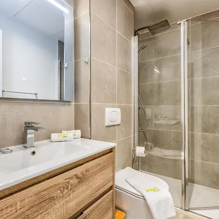 Vivi Homes - Apollo Luxury, Pool, Gym & Apartamento *