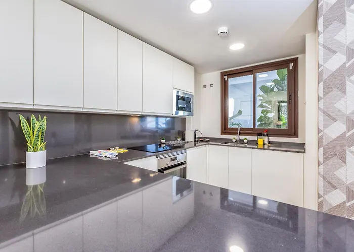 Vivi Homes - Apollo Luxury, Pool, Gym &